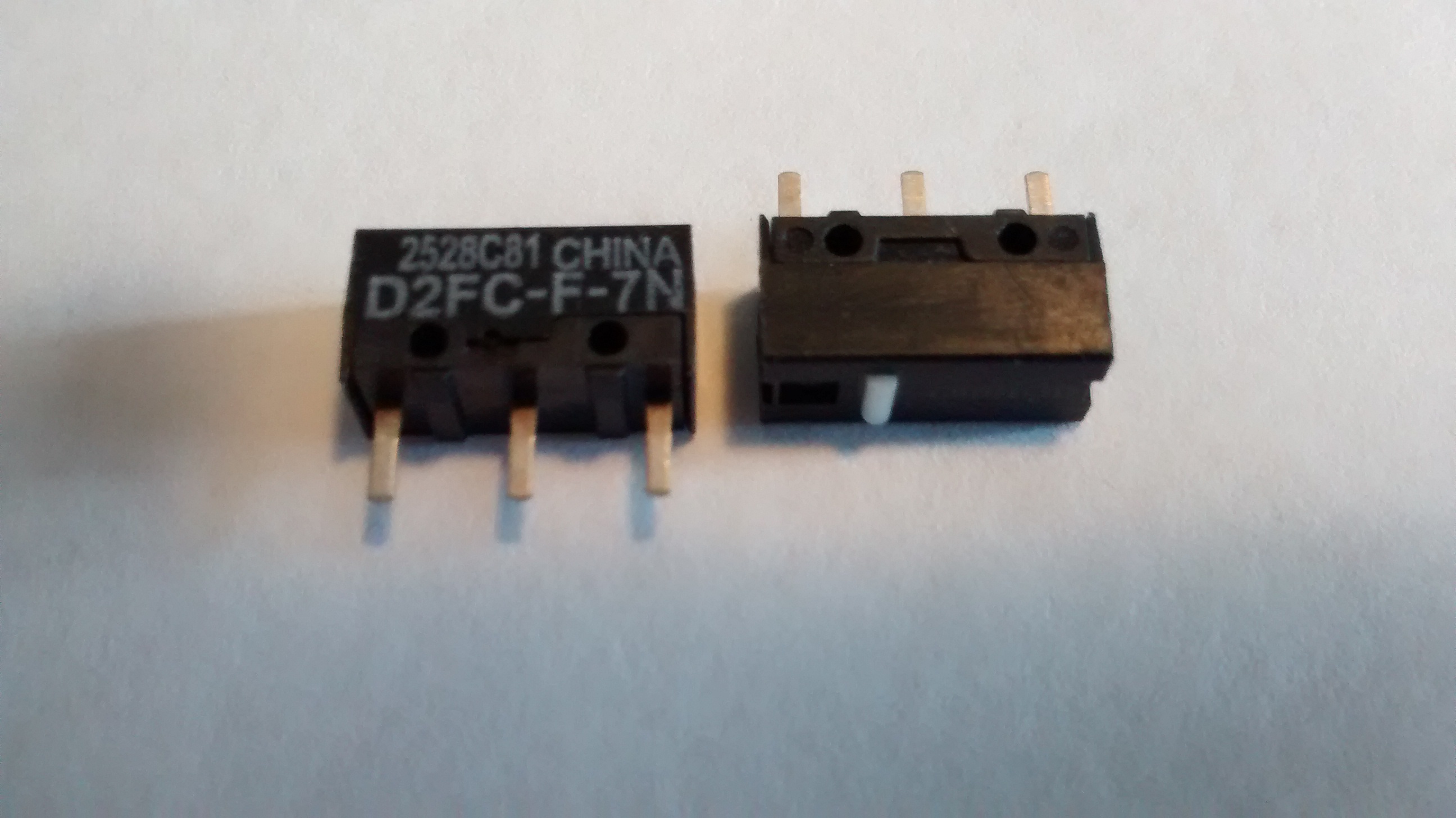 Lot de 2 Microswitch D2FC-F-7N