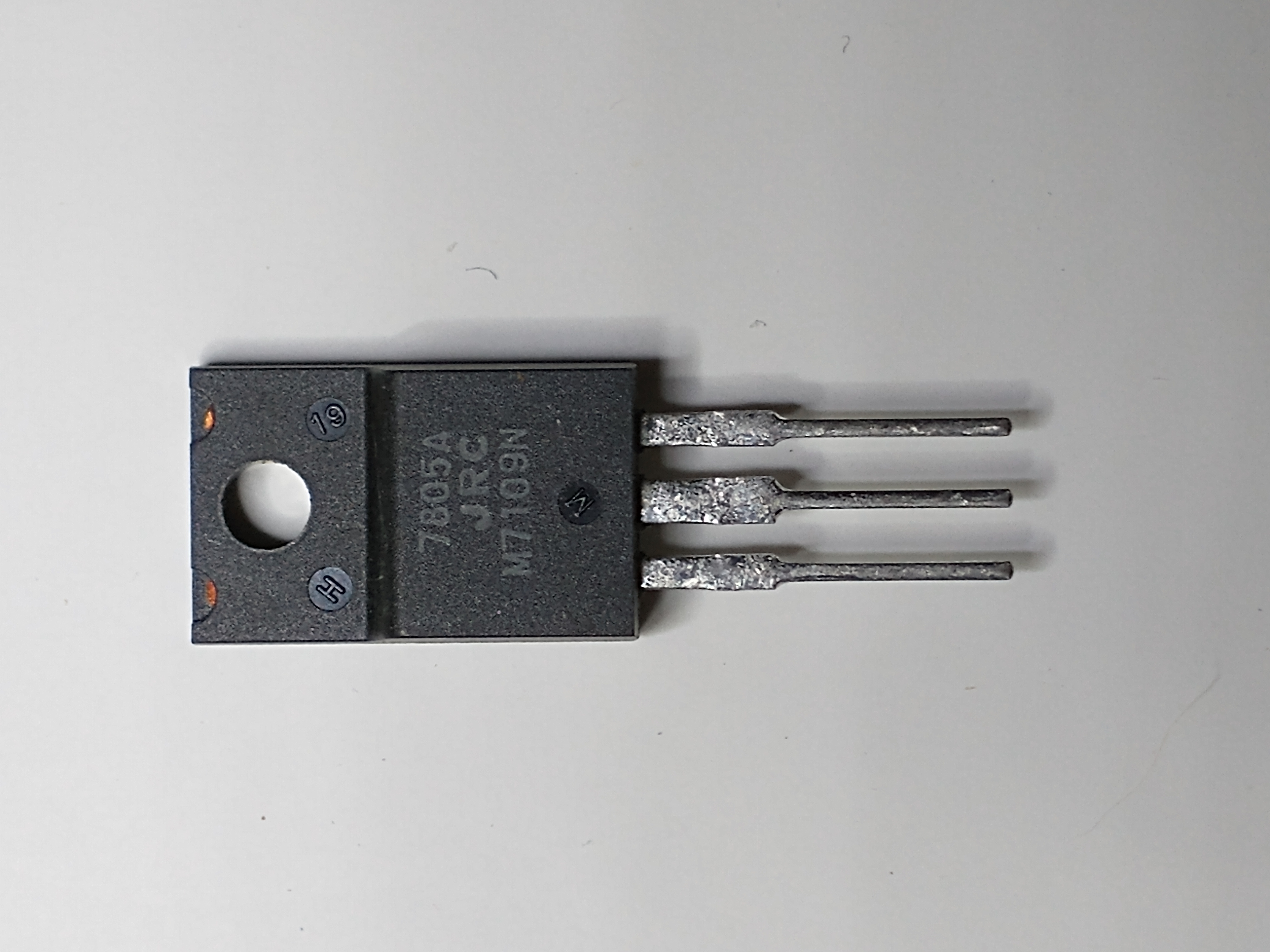 NJR 7805 Positive Regulator 5V 1.5A TO-220F